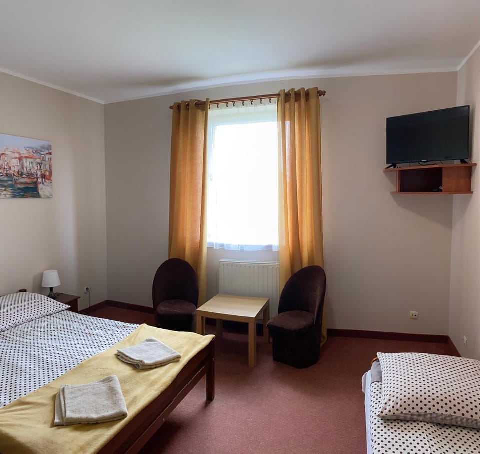 Bed, TV and multimedia, Photo of the whole room