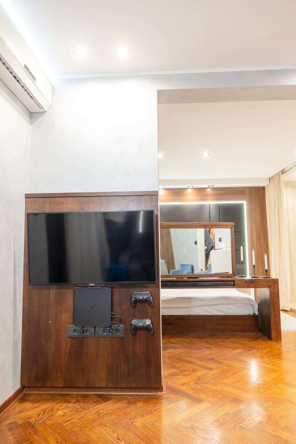 Living room, Bedroom