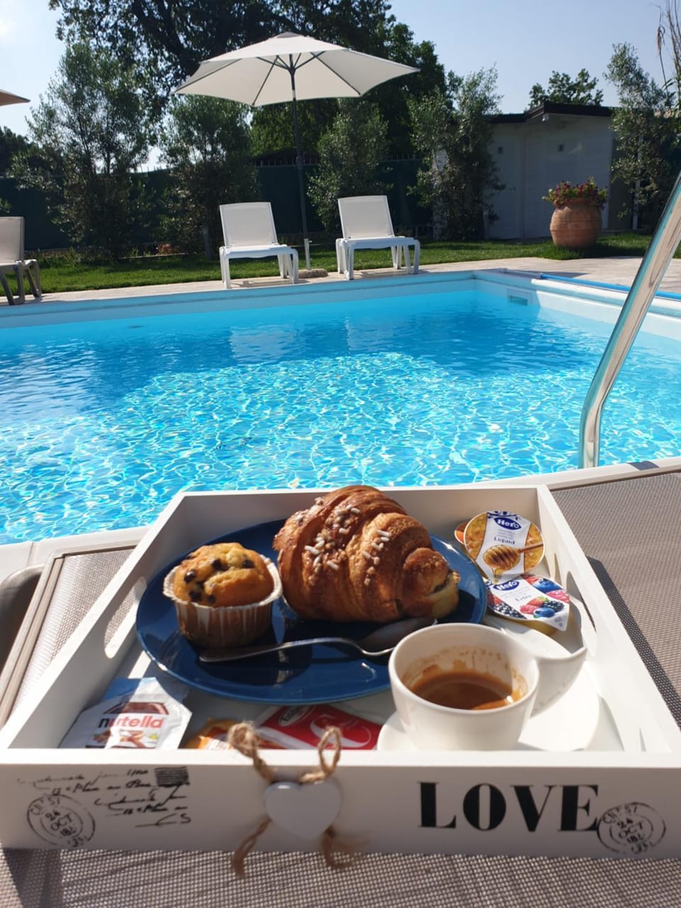 Swimming pool, Breakfast