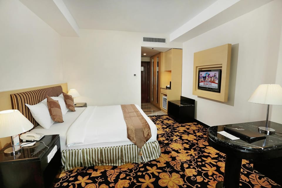 Rocky Plaza Hotel Padang Hotel in Padang