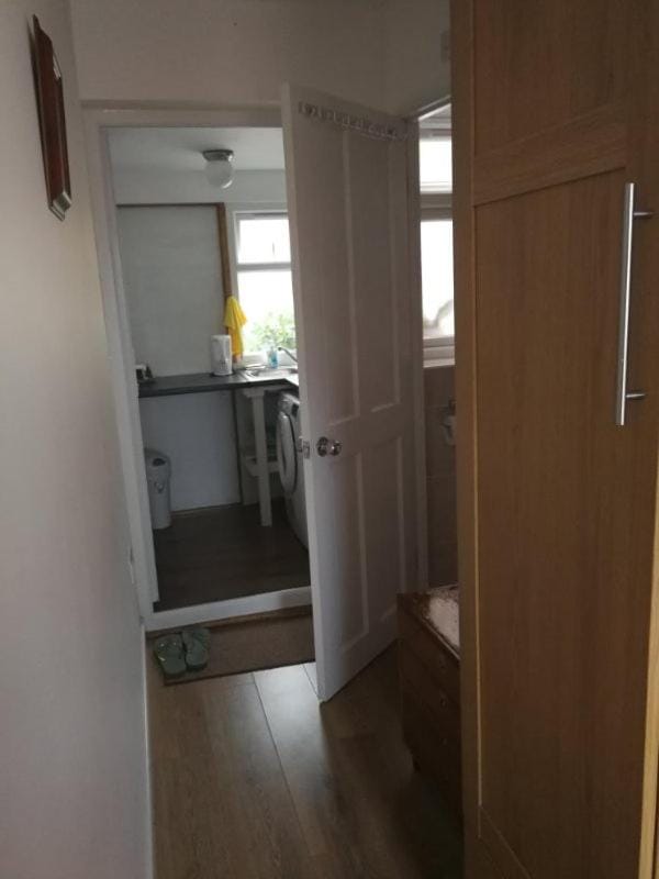 Rest room near to Heathrow Airport Vacation rental in London Borough of Hounslow