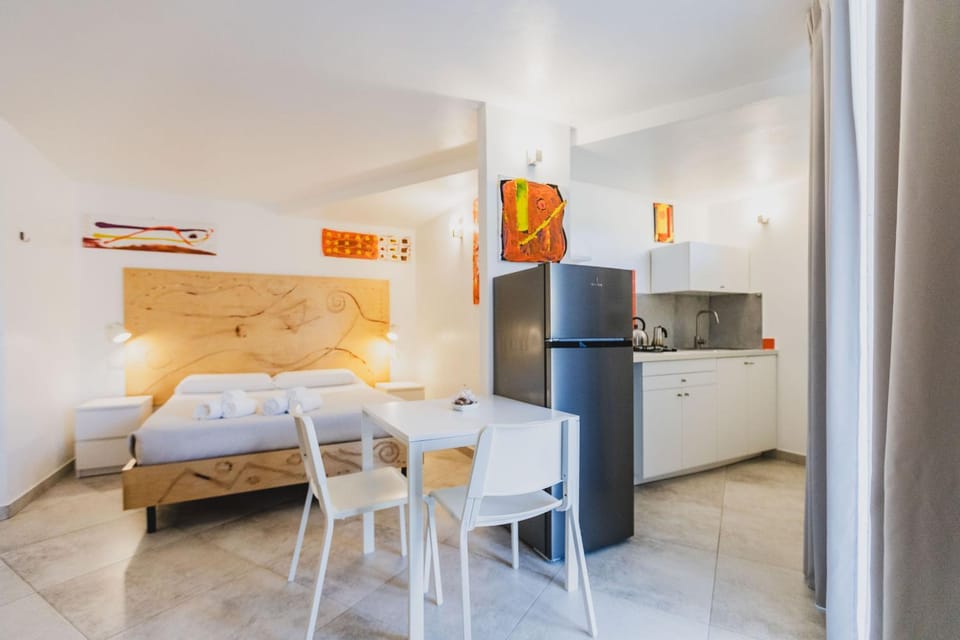 Bed, Kitchen or kitchenette, Photo of the whole room
