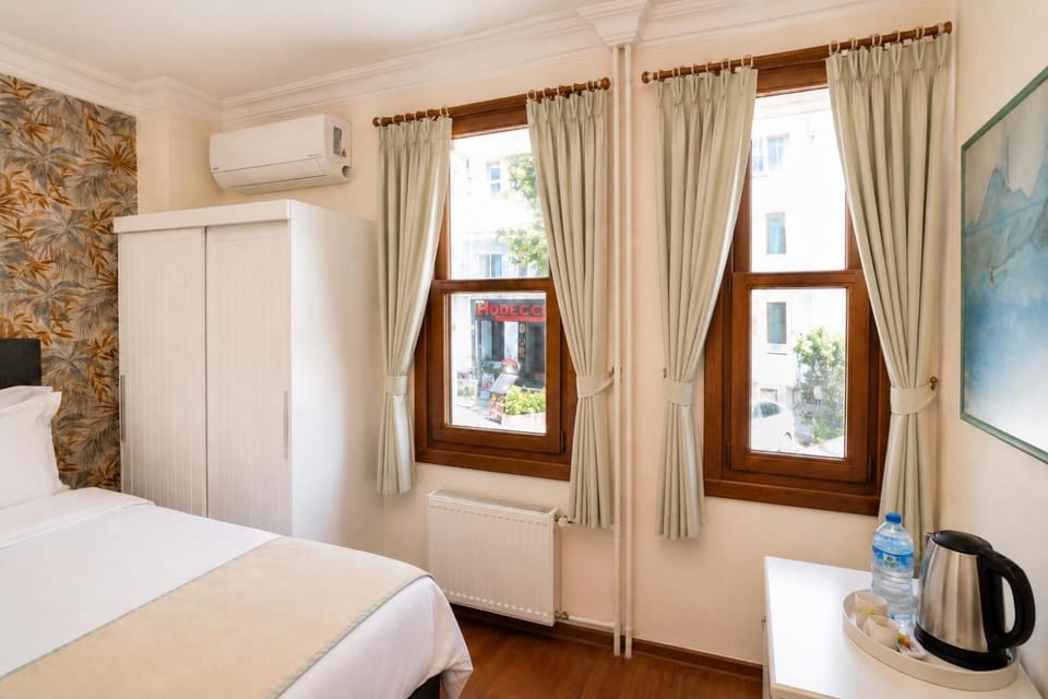 TV and multimedia, Photo of the whole room, Bedroom, air conditioner