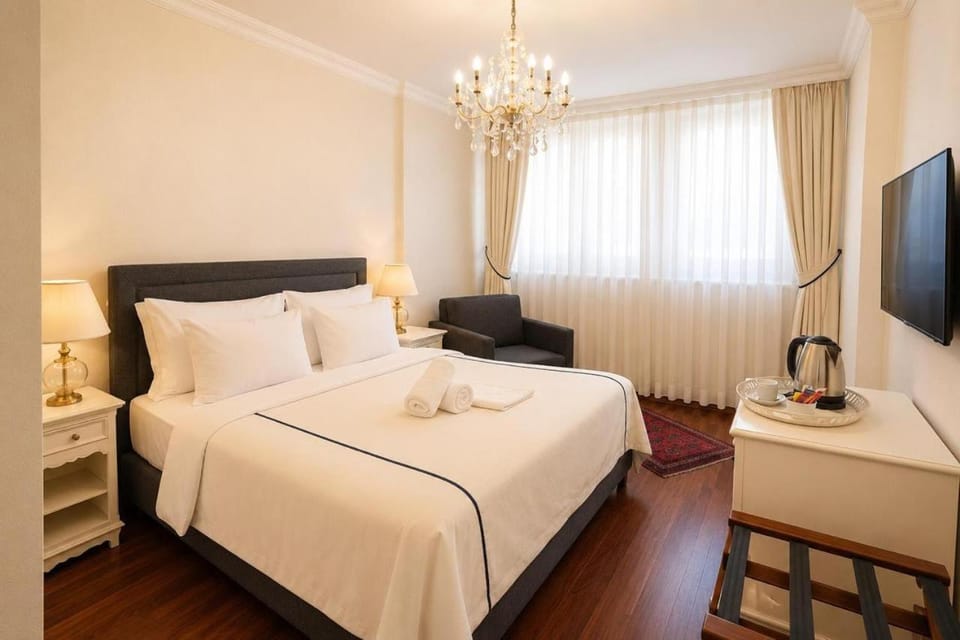 TV and multimedia, Photo of the whole room, Bedroom