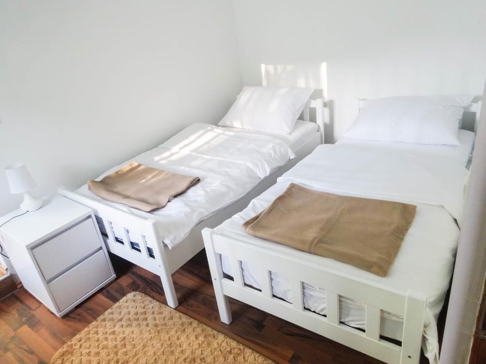 Bed, Area and facilities