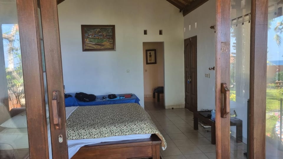 Property building, Massage, Coffee/tea facilities, View (from property/room), Spa and wellness centre/facilities, Seating area, Bedroom, Sea view, Sunset, room service