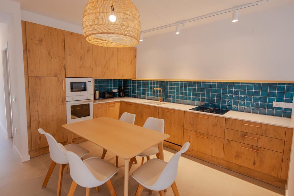 Kitchen or kitchenette, Dining area, stove