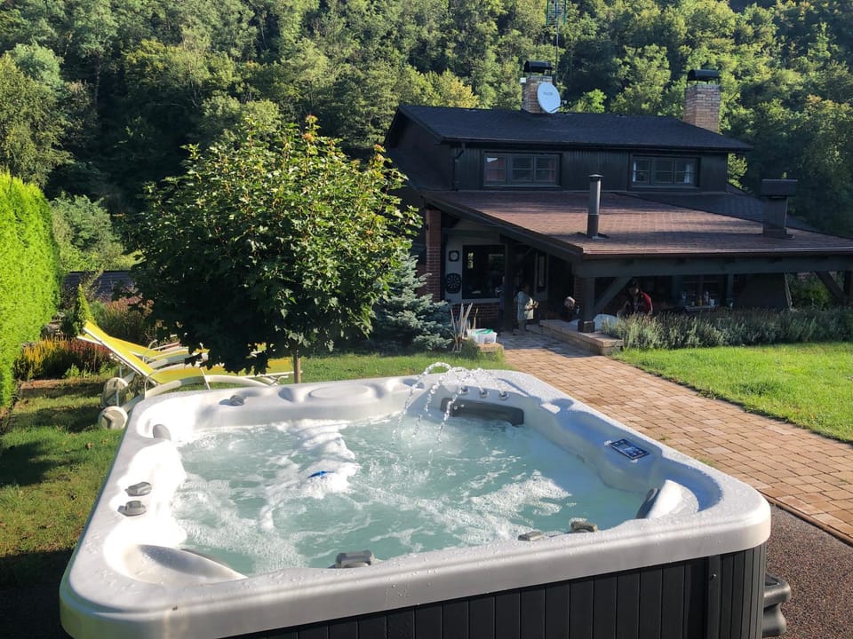 Hot Tub, Area and facilities