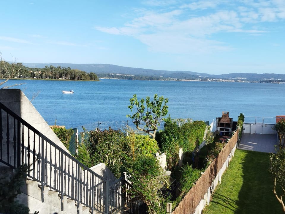 Vistas Al Mar E Isla De La Toja Apartment in O Salnés