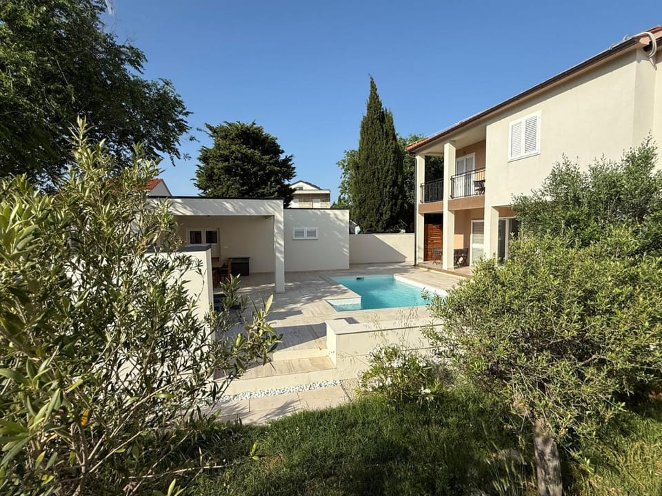 Property building, Swimming pool