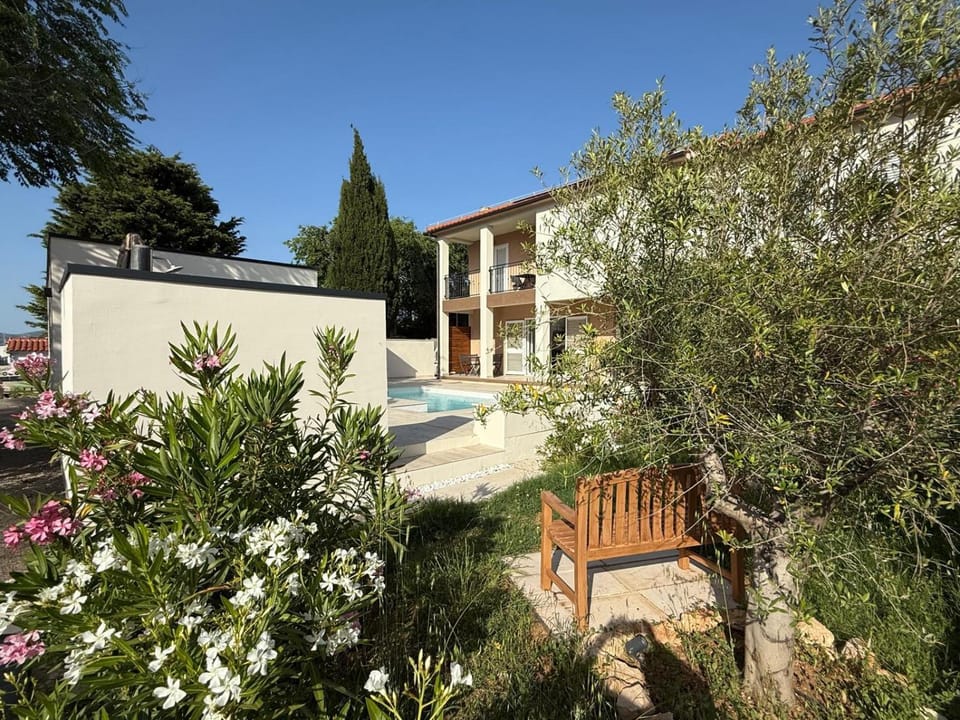 Property building, Swimming pool