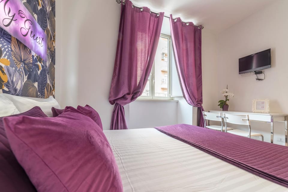 Bed, TV and multimedia, Bedroom
