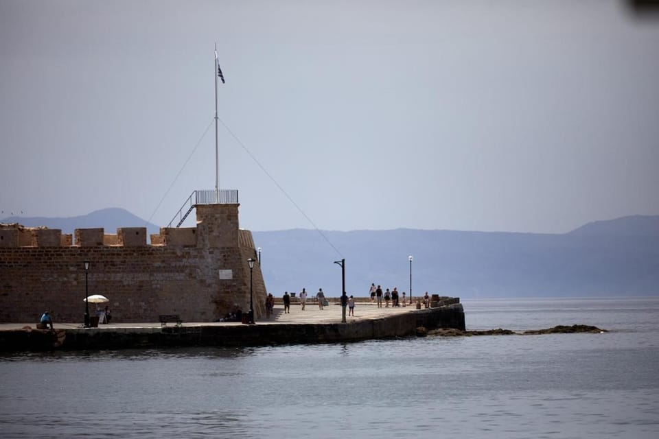 Nearby landmark, Day