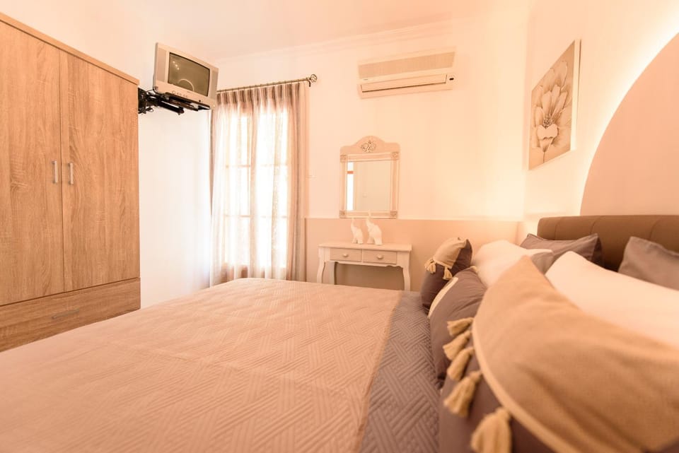TV and multimedia, Decorative detail, Bedroom