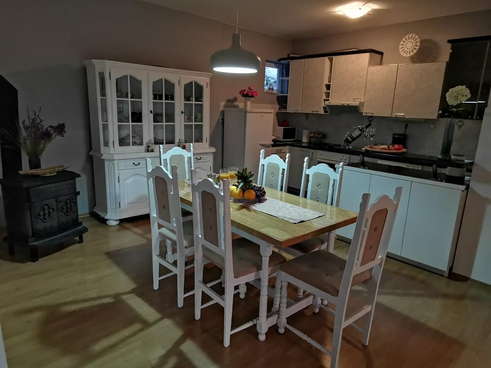 Decorative detail, Dining area, Communal kitchen