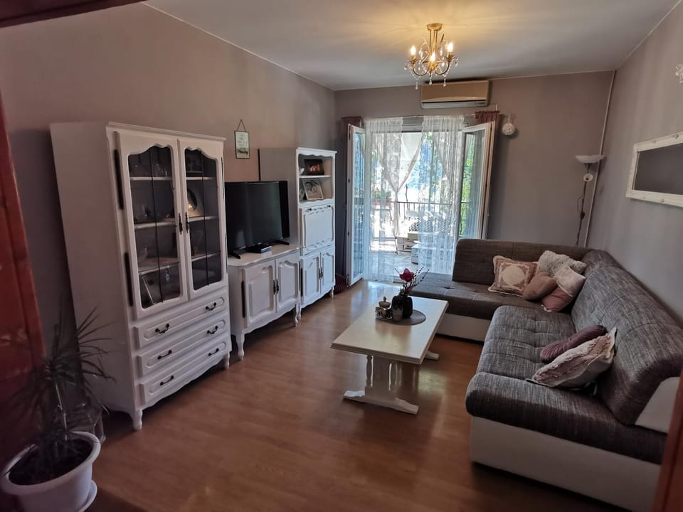Living room, Decorative detail, Seating area