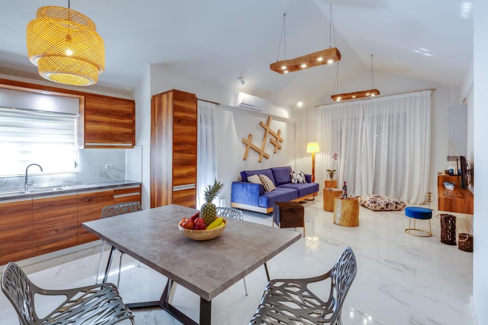 Kitchen or kitchenette, Living room, Dining area