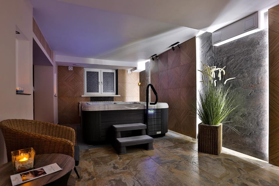 Massage, Spa and wellness centre/facilities