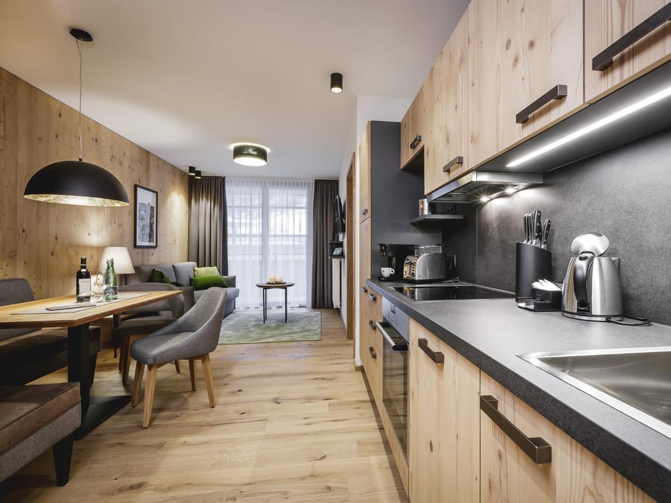 Kitchen or kitchenette, Living room, Seating area, Dining area
