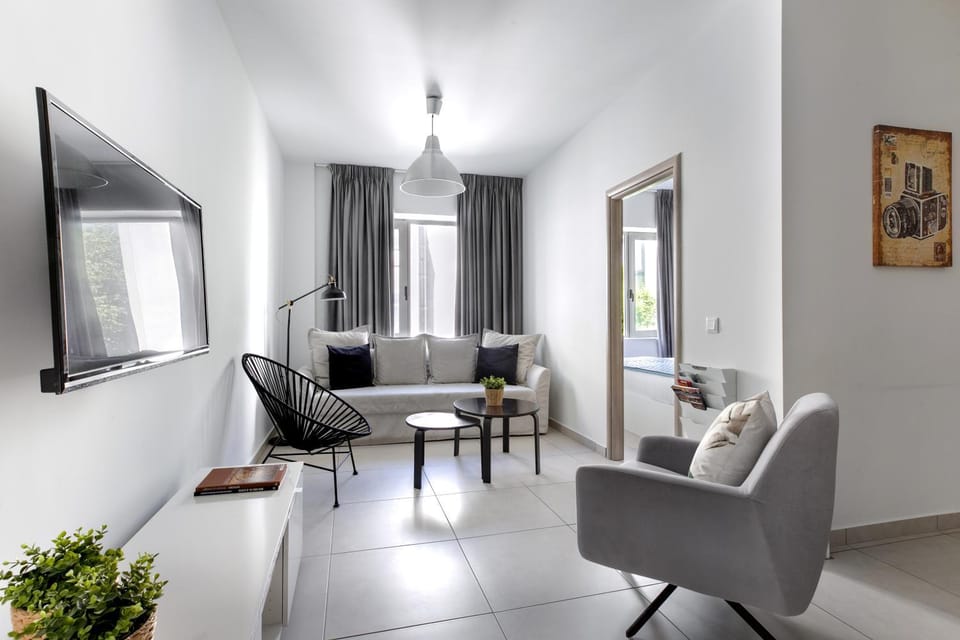 Communal lounge/ TV room, TV and multimedia, Living room