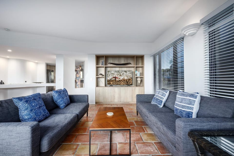 Tuscan inspired townhouse minutes from the beach Apartment in Noosa Heads