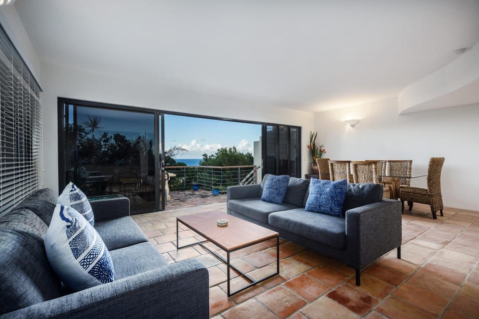 Tuscan inspired townhouse minutes from the beach Apartment in Noosa Heads