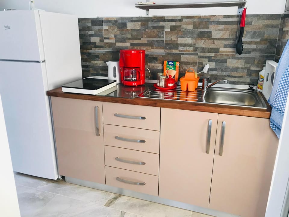 Coffee/tea facilities, Kitchen or kitchenette, Communal kitchen