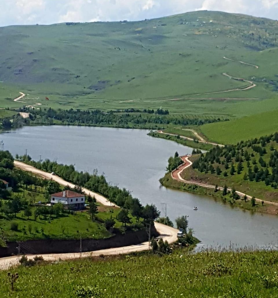Property building, Bird's eye view, Garden, Lake view