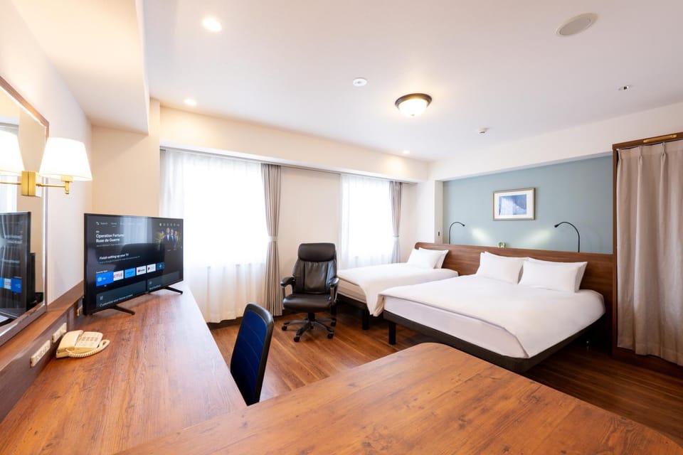 Bed, TV and multimedia, Living room, Photo of the whole room, Bedroom, hair dresser