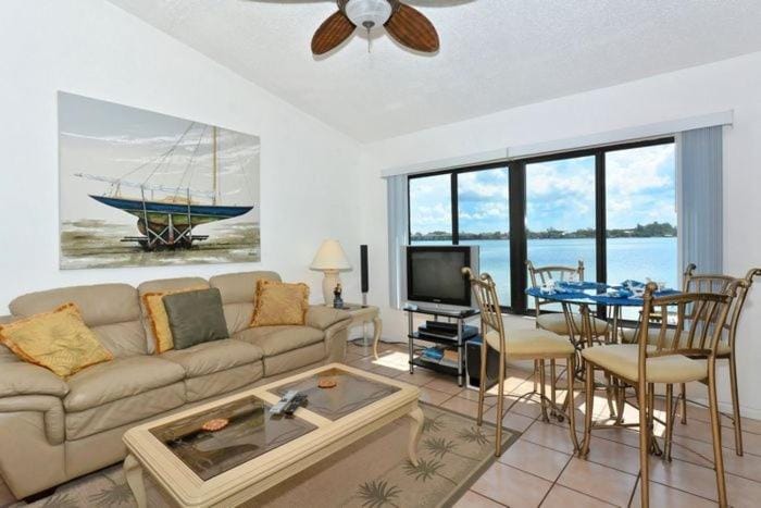 TV and multimedia, Living room, Dining area