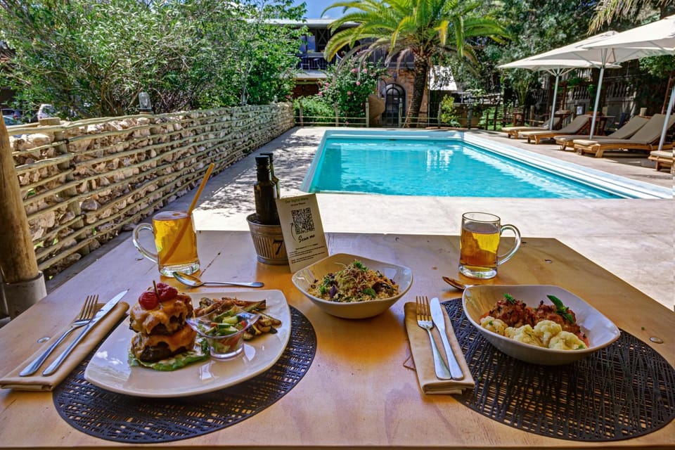 Restaurant/places to eat, Food and drinks, Food, Swimming pool, Lunch