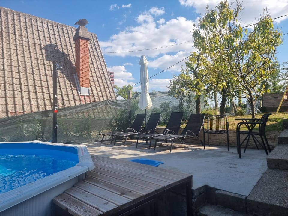 Pool view, Swimming pool, sunbed