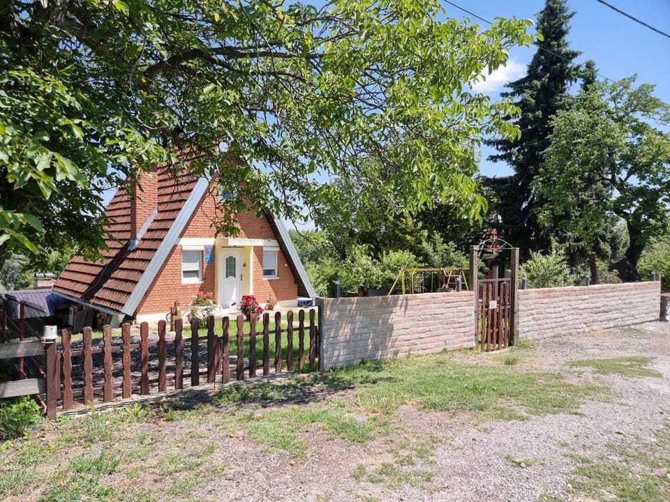 Property building, Neighbourhood