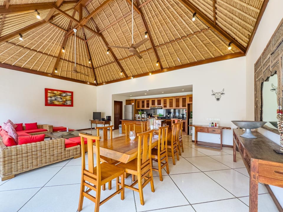Living room, Seating area, Dining area