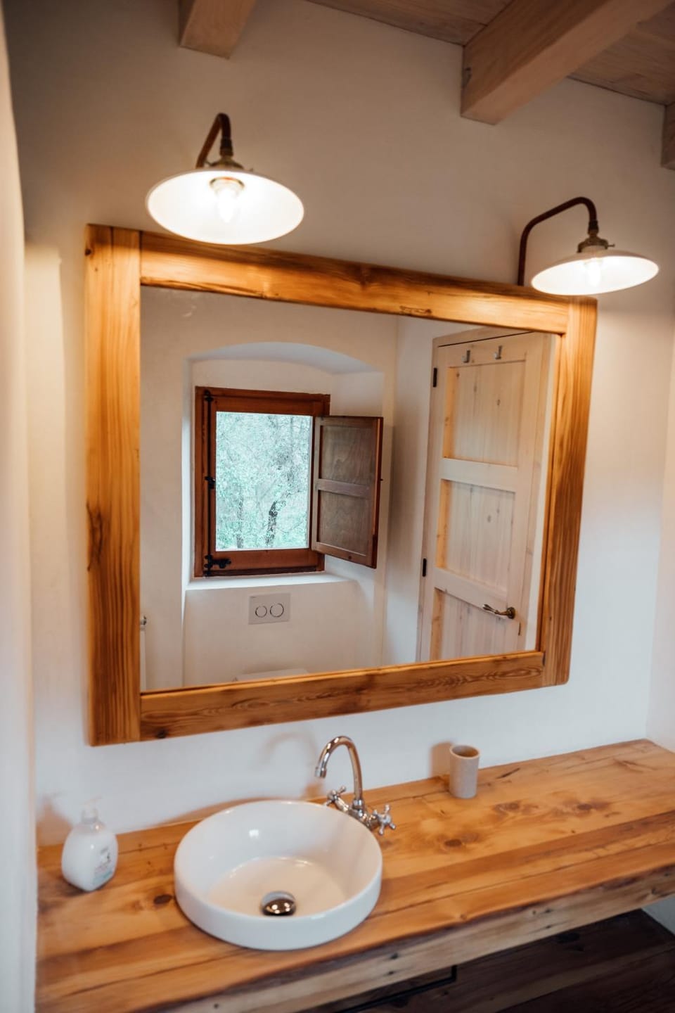 Bathroom, Decorative detail