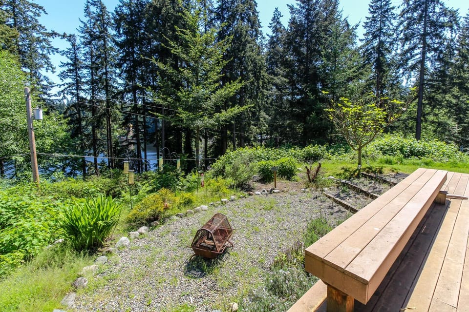 Goss Lake Getaway House in Camano Island