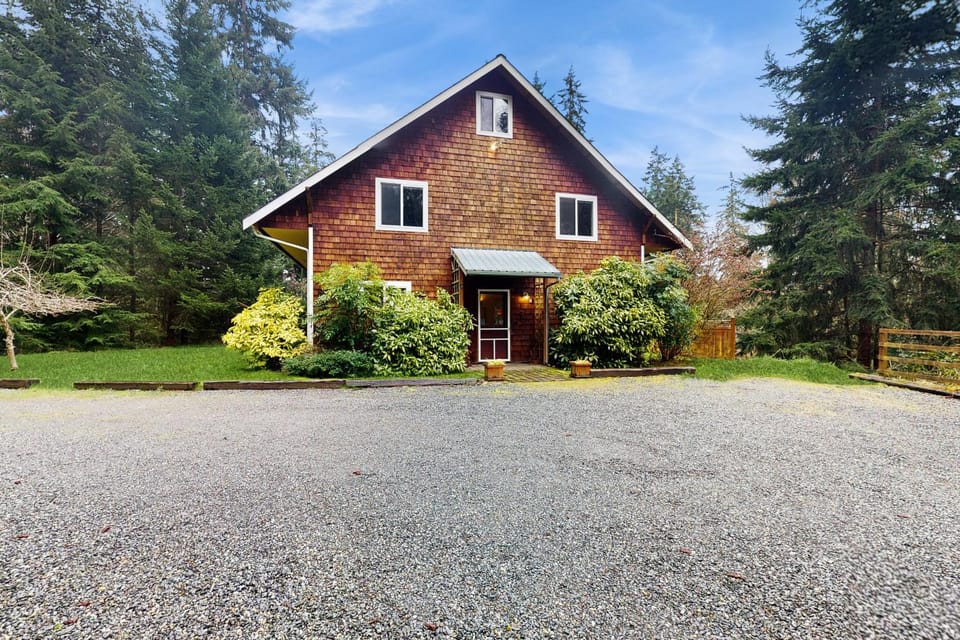 Goss Lake Getaway House in Camano Island