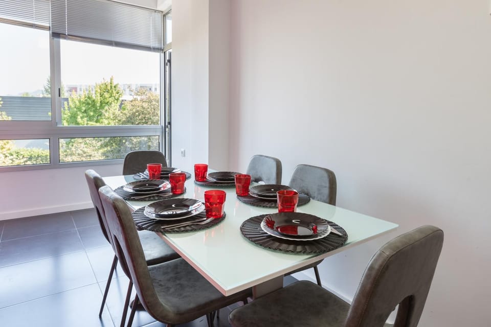 Coffee/tea facilities, Kitchen or kitchenette, Dining area