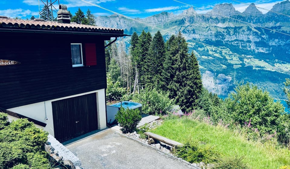 Property building, Hot Tub, Mountain view