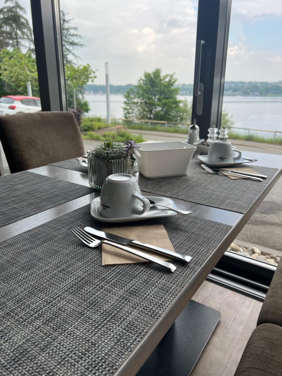 Seating area, Dining area, Breakfast