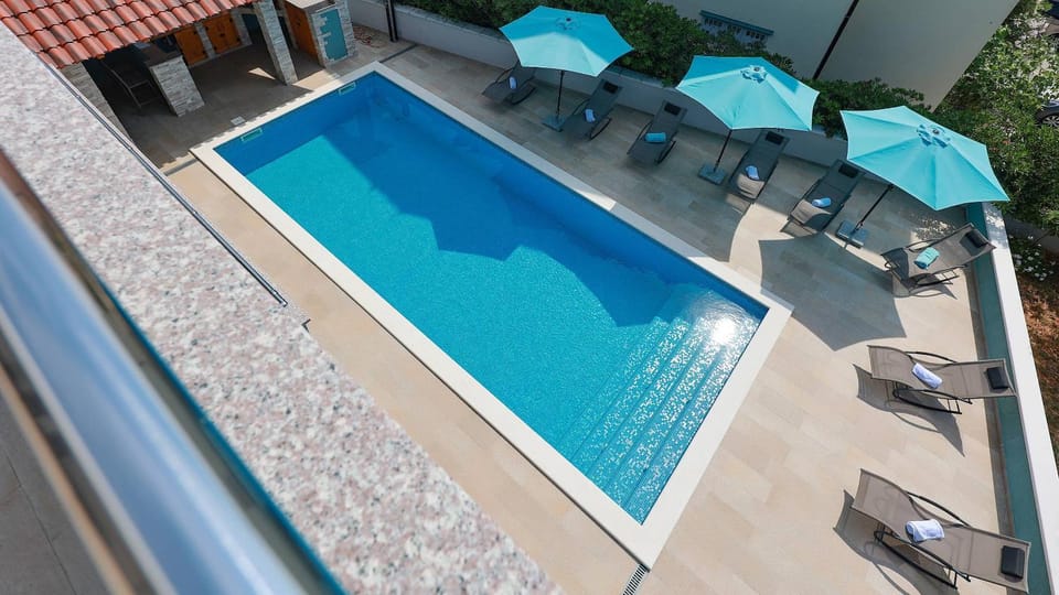 Pool view, Swimming pool