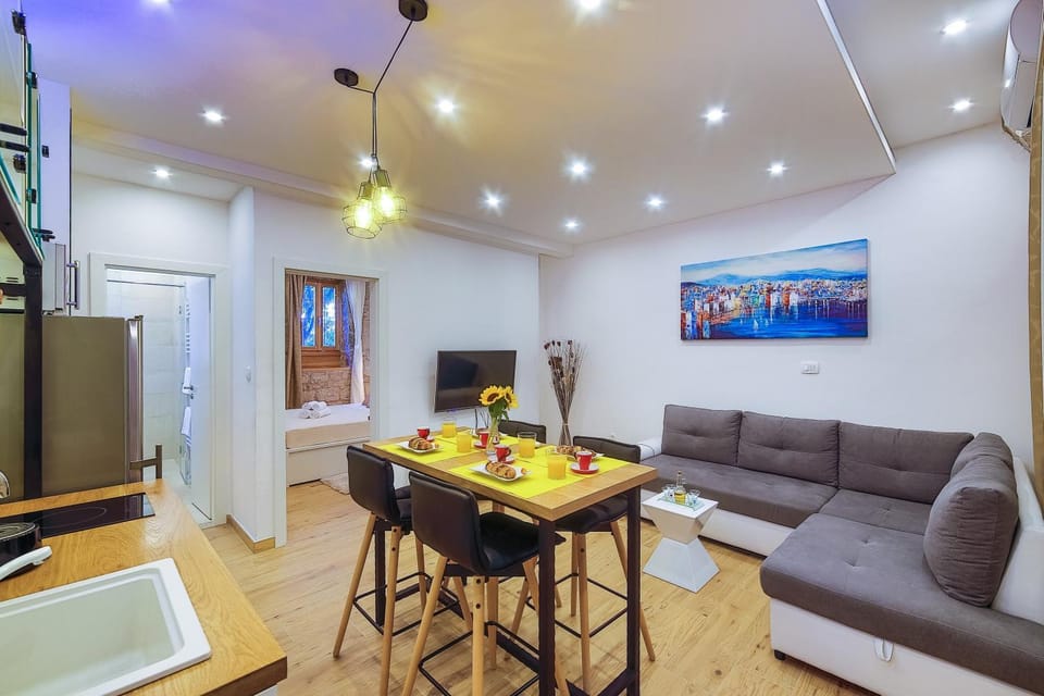 Living room, Dining area