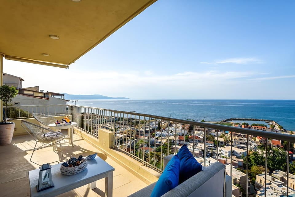 Blue Suite by Cosmos Apartment in Platanias