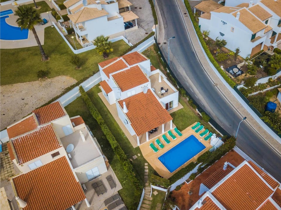 Bird's eye view, Pool view, Street view