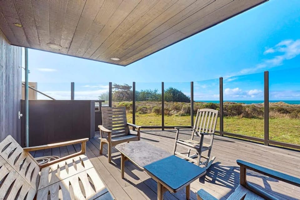 Rolling Waves Beach House House in Sonoma County