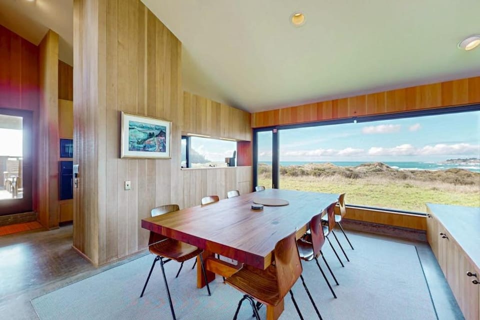 Rolling Waves Beach House House in Sonoma County