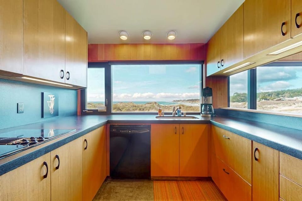 Rolling Waves Beach House House in Sonoma County