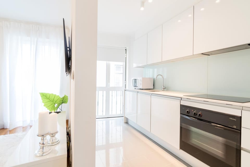 Kitchen or kitchenette, oven