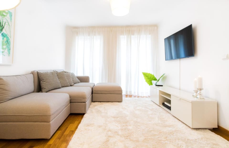 Communal lounge/ TV room, TV and multimedia, Living room, Seating area