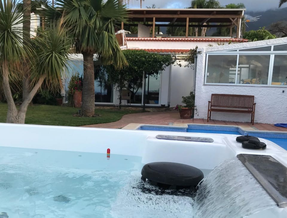 Hot Tub, Solarium, Spa and wellness centre/facilities, Swimming pool